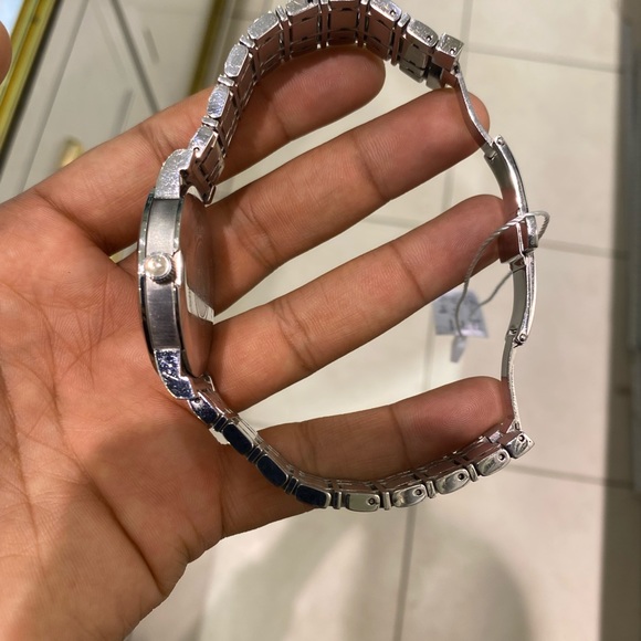 Burberry women’s watch black silver - Picture 3 of 7